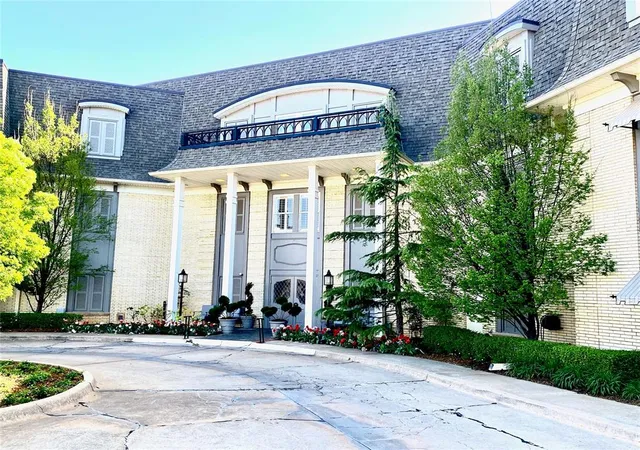 Photo 2 of Condo for sale at 1114 Sherwood Ln #B-2, Nichols Hills, OK 73116 | MLS# 1169577 | Listing updated on 2025-05-17