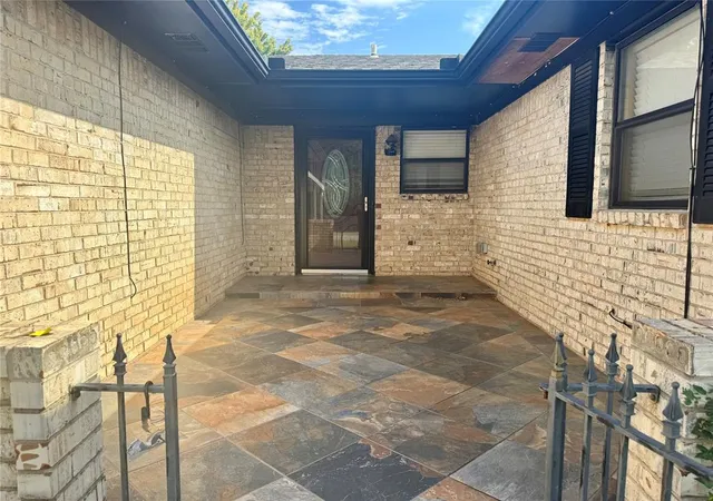 2nd image of 142 Skyline Dr, Chickasha, OK 73018 | MLS# 1169852