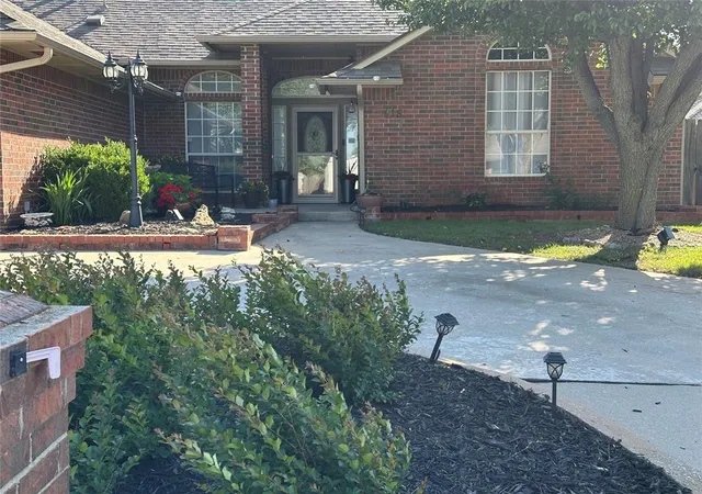 1st image of 418 Palo Verde Dr, Yukon, OK 73099 | MLS# 1170104