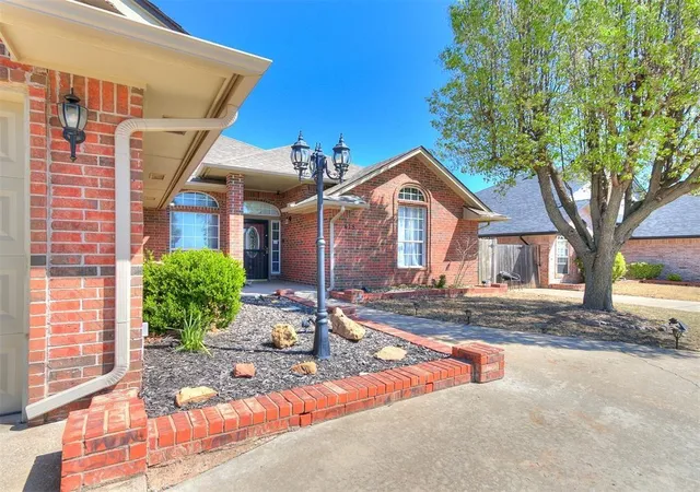 3rd image of 418 Palo Verde Dr, Yukon, OK 73099 | MLS# 1170104
