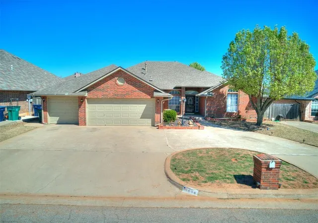 4th image of 418 Palo Verde Dr, Yukon, OK 73099 | MLS# 1170104