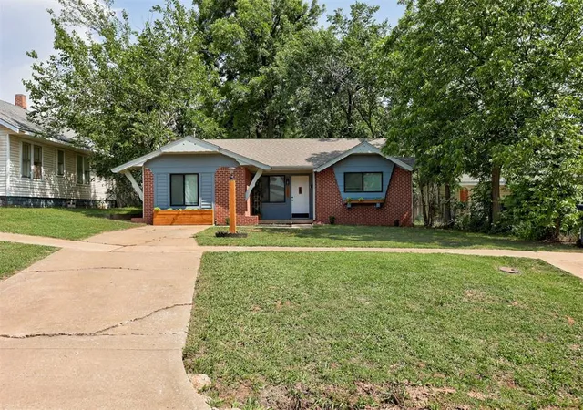 1st image of 1316 W Logan Ave, Guthrie, OK 73044 | MLS# 1170162