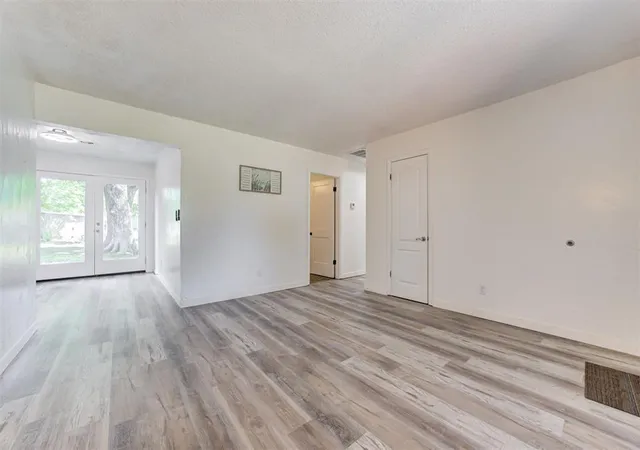 3rd image of 1316 W Logan Ave, Guthrie, OK 73044 | MLS# 1170162