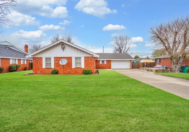 Photo 3 of Single family home for sale at 421 W Madison St, Mangum, OK 73554 | MLS# 1170178 | Listing updated on 2025-09-15