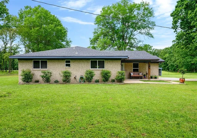Homes for sale in Idabel, OK | 2590 Old 21 Rd, Idabel, OK 74745 | MLS# 1170182