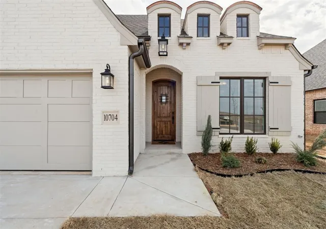 2nd image of 10704 Nw 155th St, Oklahoma City, OK 73078 | MLS# 1170231