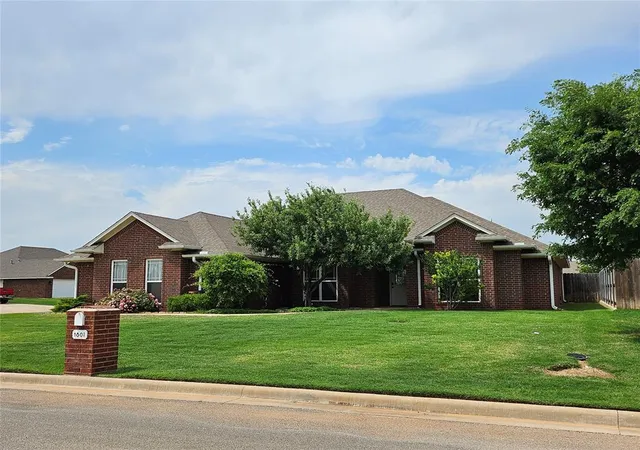 Photo 2 of Single family home for sale at 1801 Caribou St, Altus, OK 73521 | MLS# 1170385 | Listing updated on 2025-11-03