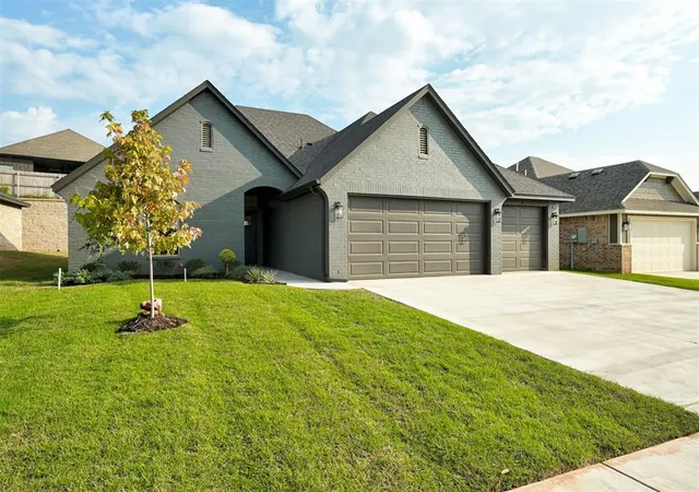 2nd image of 6301 Frankie Lynn Ln, Edmond, OK 73034 | MLS# 1170775