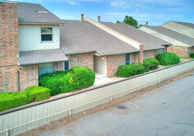 Homes for sale in Oklahoma City, OK | 10125 N Pennsylvania Ave #4, Oklahoma City, OK 73120 | MLS# 1171268