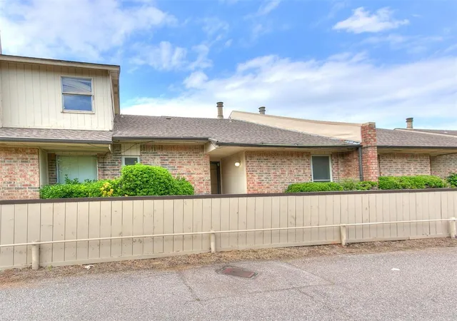Homes for sale in Oklahoma, OK | 10125 N Pennsylvania Ave, Oklahoma, OK 73120