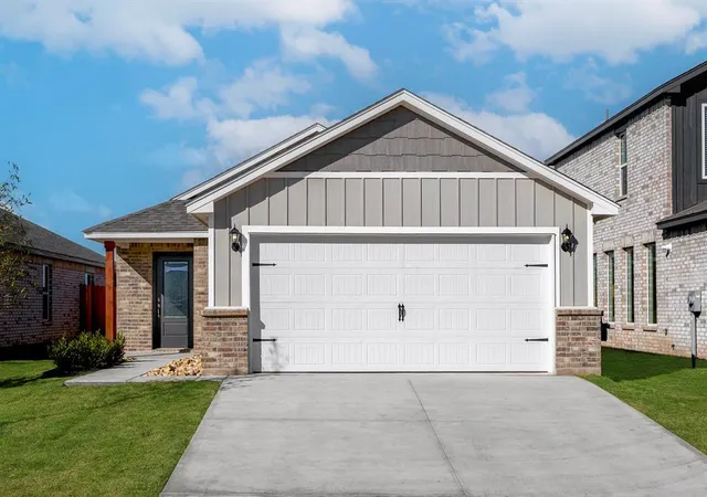 1st image of 12704 Torretta Way, Yukon, OK 73099 | MLS# 1171370