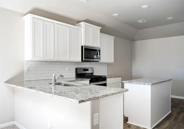 3rd image of 12704 Torretta Way, Yukon, OK 73099 | MLS# 1171370