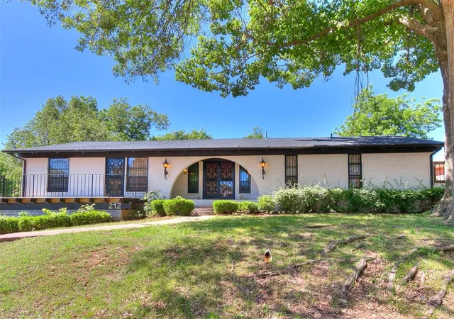 3rd image of 212 W Ridgewood Dr, Oklahoma City, OK 73110 | MLS# 1171645