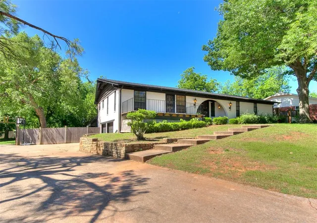 4th image of 212 W Ridgewood Dr, Oklahoma City, OK 73110 | MLS# 1171645