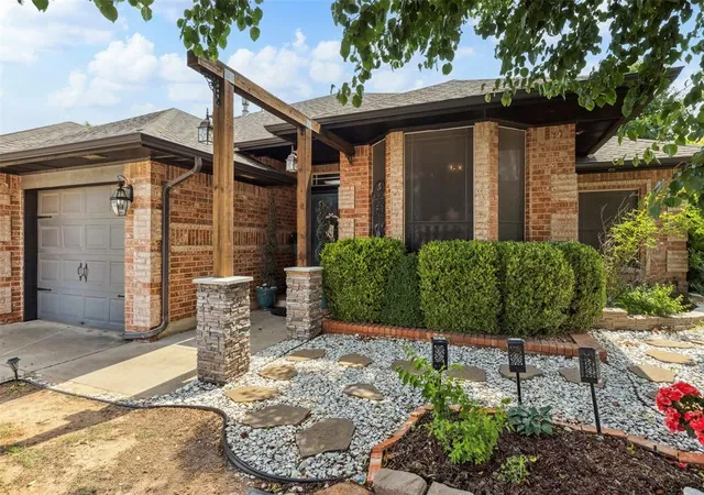 1st image of 704 N Geronimo Way, Mustang, OK 73064 | MLS# 1172009