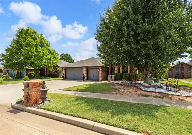 3rd image of 704 N Geronimo Way, Mustang, OK 73064 | MLS# 1172009