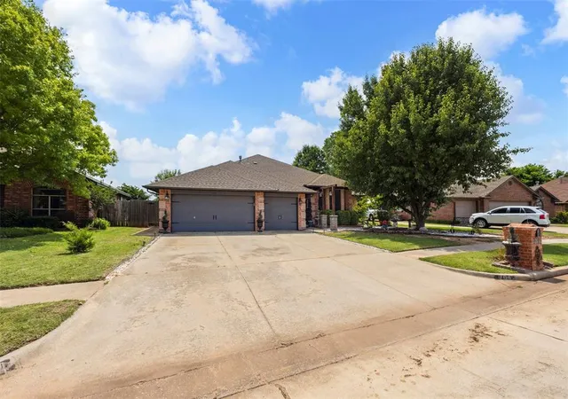 36th image of 704 N Geronimo Way, Mustang, OK 73064 | MLS# 1172009