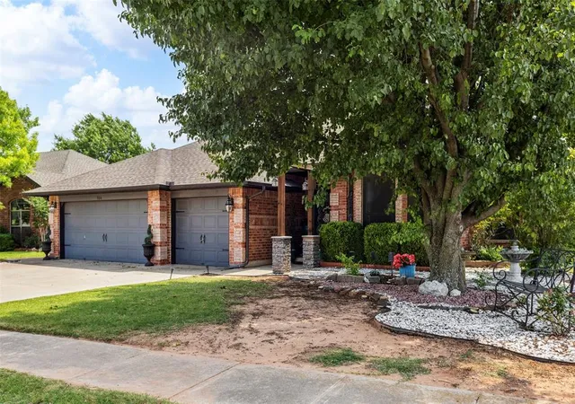 4th image of 704 N Geronimo Way, Mustang, OK 73064 | MLS# 1172009