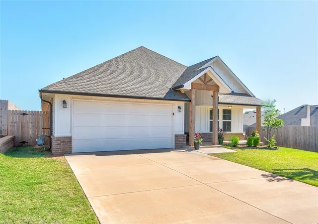 3rd image of 1104 Magnolia Dr, Oklahoma City, OK 73160 | MLS# 1172055