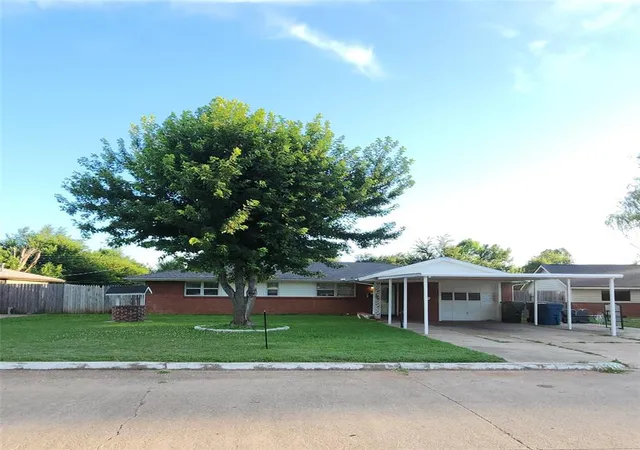 1st image of 920 Arthur Dr, Oklahoma City, OK 73110 | MLS# 1172100