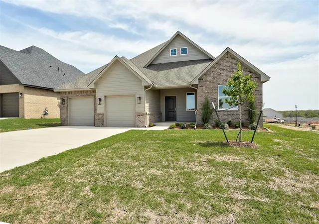 2nd image of 2116 Josslyn Pl, Edmond, OK 73034 | MLS# 1172139