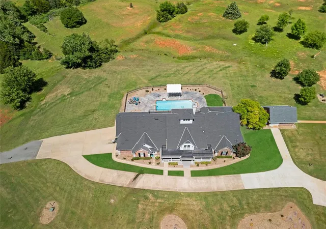 Photo 2 of Mansion for sale at 3100 Freeman Manor Dr, Jones, OK 73049 | MLS# 1172243 | Listing updated on 2025-11-09
