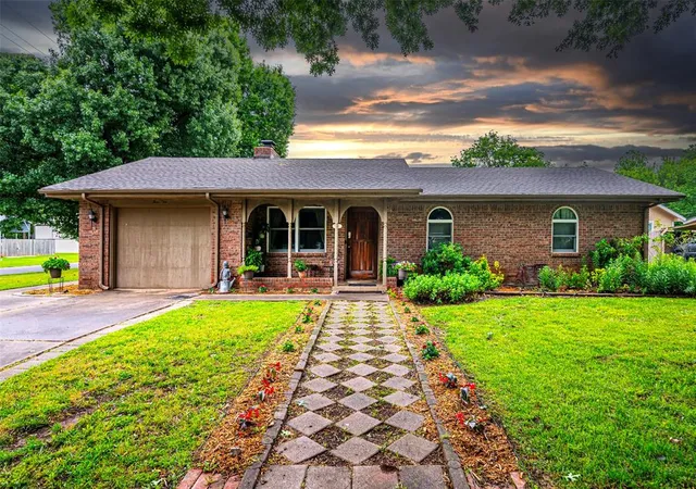 Photo 2 of Single family home for sale at 410 W Creek St, Lindsay, OK 73052 | MLS# 1172465 | Listing updated on 2025-09-12