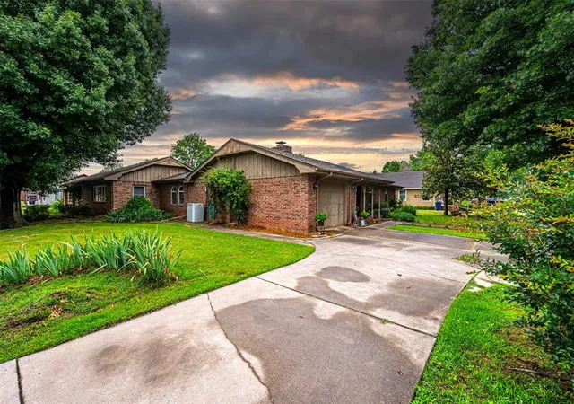 Photo 1 of Single family home for sale at 410 W Creek St, Lindsay, OK 73052 | MLS# 1172465 | Listing updated on 2025-09-12