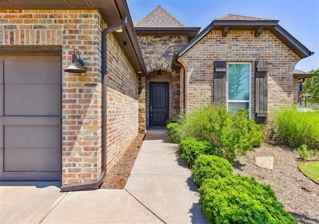 2nd image of 501 Nw 197th St, Edmond, OK 73012 | MLS# 1172755