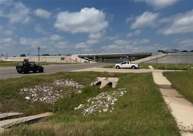 3rd image of 19297 Ne 23Rd St, Harrah, OK 73045 | MLS# 1173073