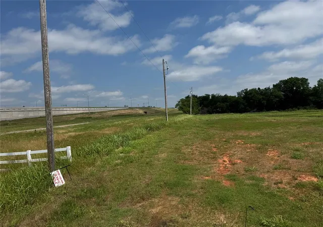 4th image of 19297 Ne 23Rd St, Harrah, OK 73045 | MLS# 1173073