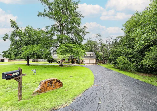 2nd image of 312 Woods Ln, Ardmore, OK 73401 | MLS# 1173100