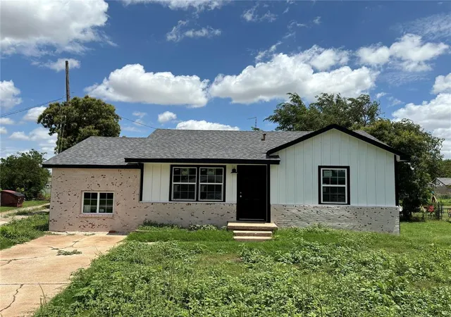 Photo 1 of Single family home for sale at 1011 Eula St, Altus, OK 73521 | MLS# 1174415 | Listing updated on 2025-09-03