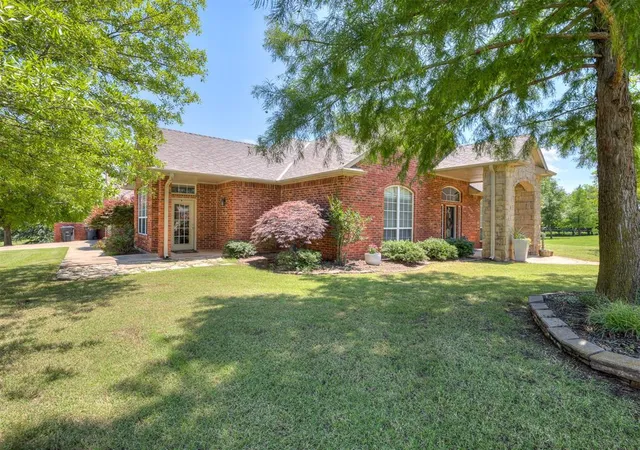 Photo 2 of Single family home for sale at 3508 Stratford Pl, Moore, OK 73160 | MLS# 1174519 | Listing updated on 2025-09-26