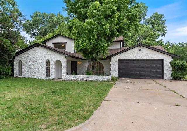 Single family home for sale at 8105 NW 114th Street, Oklahoma City, OK 73162 | MLS# 1174525