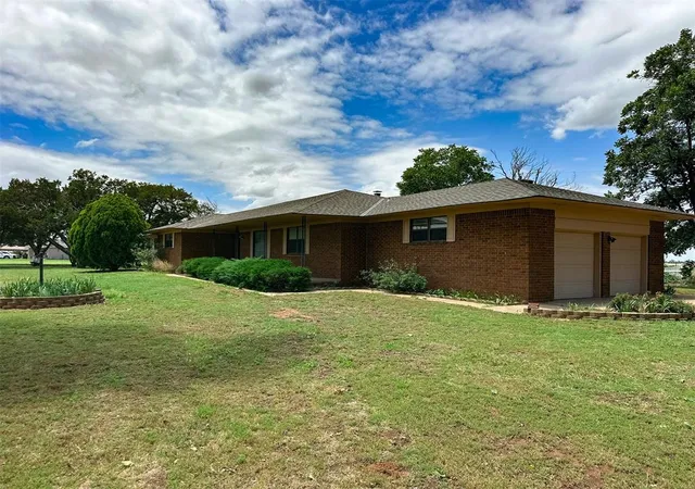 Photo 2 of Single family home for sale at 10190 County Road 1310, Fort Cobb, OK 73038 | MLS# 1174562 | Listing updated on 2025-08-16