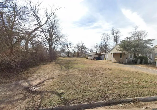 Photo 1 of Sale Pending at 8 Sw 41st Street, Oklahoma City, OK 73109 | MLS# 1174725 | Listing updated on 2025-11-30