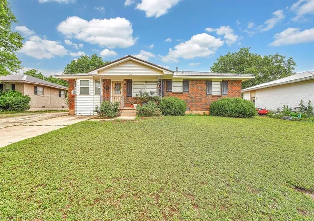 Photo 1 of Single family home for sale at 305 Gary St, Mangum, OK 73554 | MLS# 1174790 | Listing updated on 2025-09-07