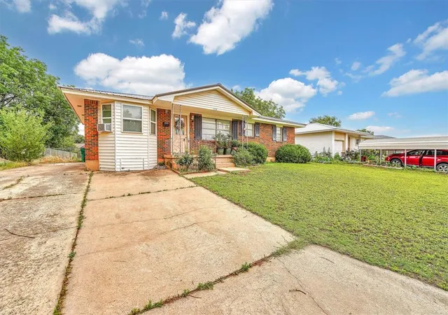Photo 2 of Single family home for sale at 305 Gary St, Mangum, OK 73554 | MLS# 1174790 | Listing updated on 2025-09-07