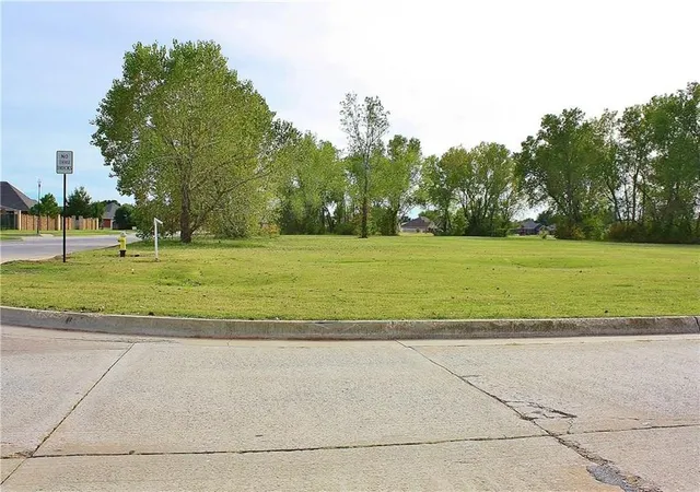 1st image of 106 Landmark Dr, Yukon, OK 73099 | MLS# 1174853