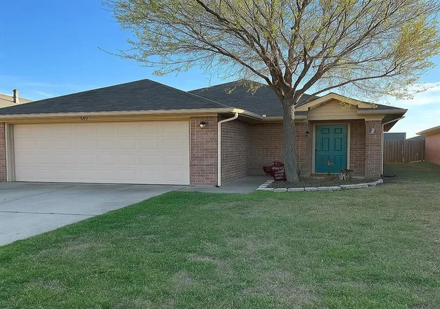 Single family home for sale at 916 Beaumont Sq, Norman, OK 73071 | MLS# 1175256