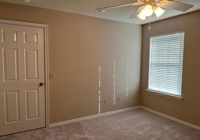 Photo 4 of Single family home for sale at 916 Beaumont Sq, Norman, OK 73071 | MLS# 1175256 | Listing updated on 2026-02-01