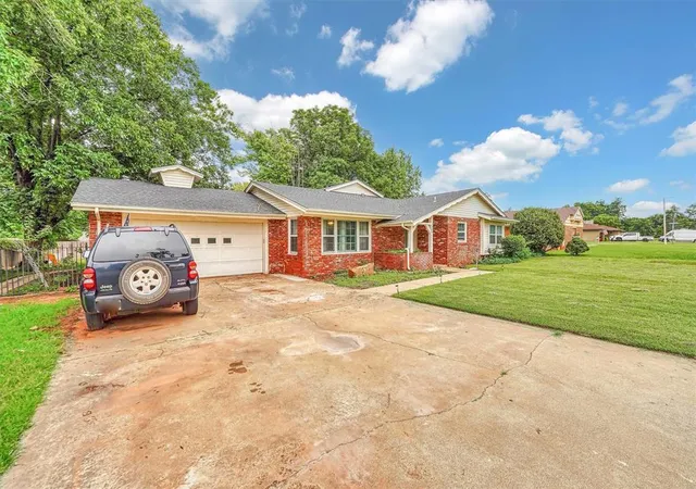 2nd image of 1206 N Randall Ave, Elk City, OK 73644 | MLS# 1175412