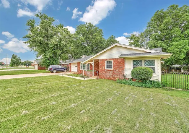 3rd image of 1206 N Randall Ave, Elk City, OK 73644 | MLS# 1175412