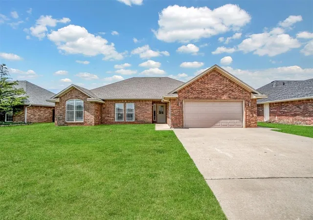 Photo 2 of Single family home for sale at 1809 Foxtail Cir, Altus, OK 73521 | MLS# 1175961 | Listing updated on 2025-06-19
