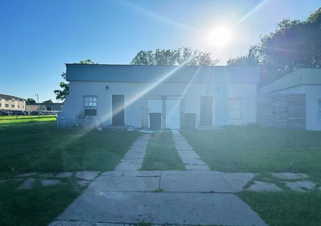 Photo 2 of Multi family home for sale at 402 Nw 3rd St, Lawton, OK 73507 | MLS# 1176092 | Listing updated on 2025-08-25