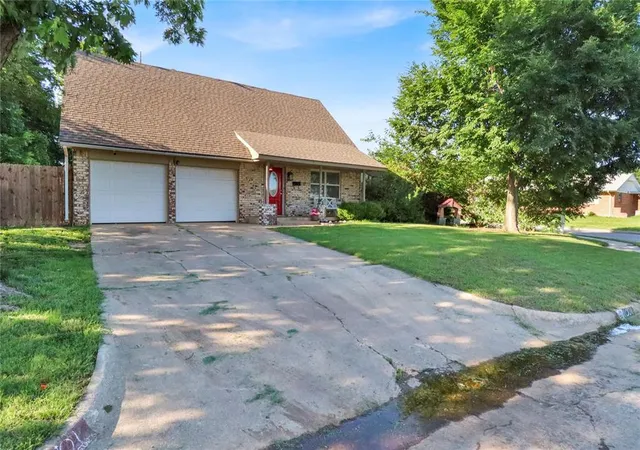 2nd image of 1001 Nw 2nd St, Moore, OK 73160 | MLS# 1176175