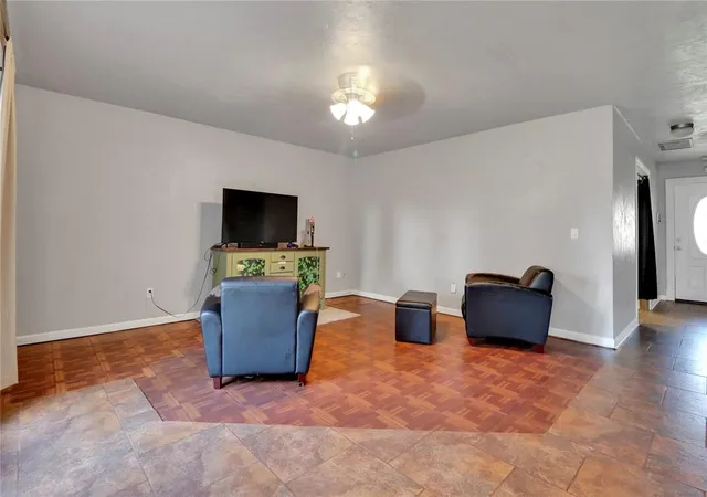 3rd image of 1001 Nw 2Nd St, Moore, OK 73160 | MLS# 1176175
