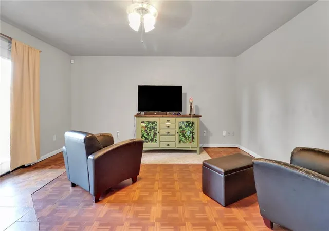 4th image of 1001 Nw 2Nd St, Moore, OK 73160 | MLS# 1176175