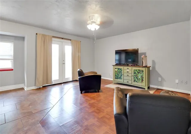 5th image of 1001 Nw 2Nd St, Moore, OK 73160 | MLS# 1176175